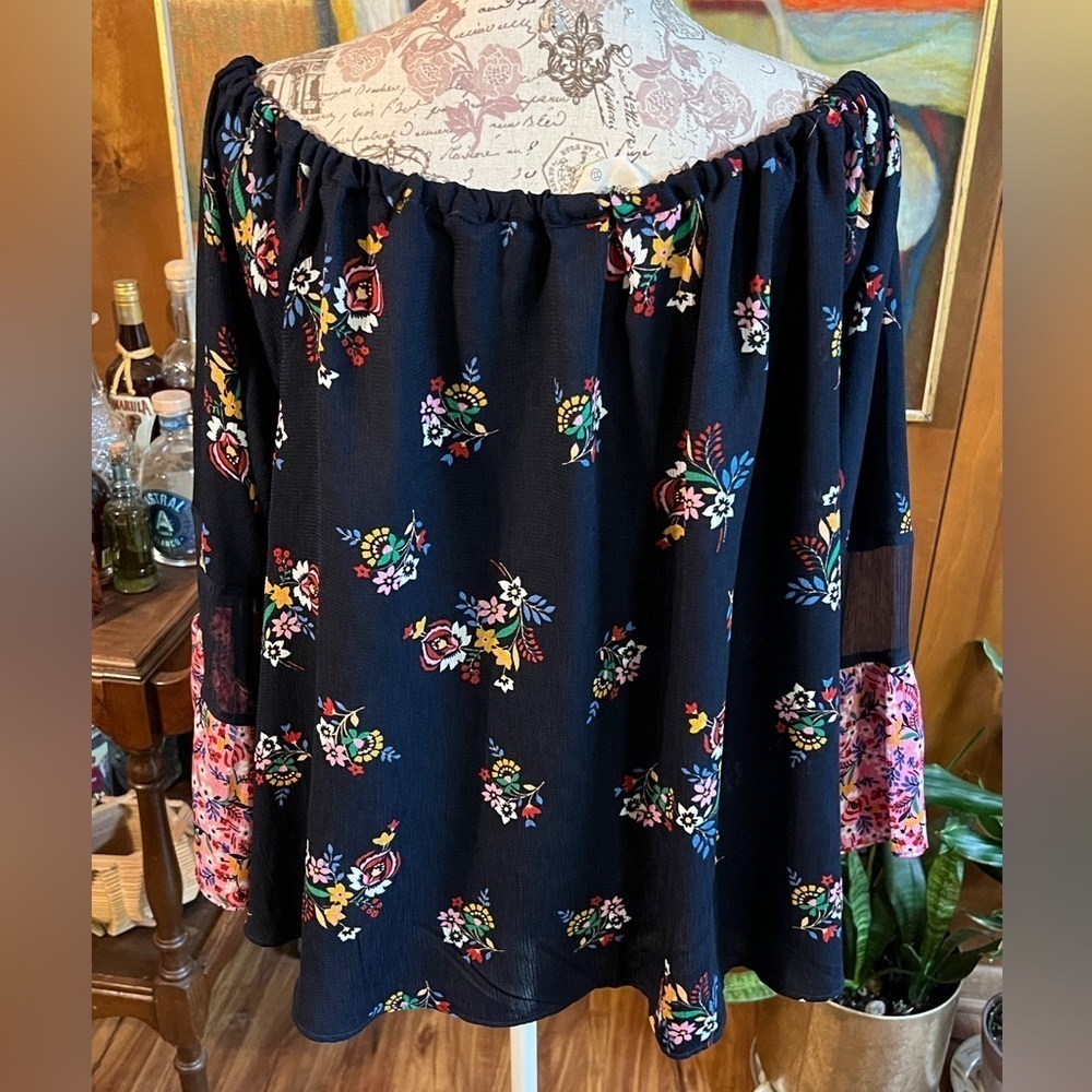 🛍️ROCKS & INDIGO Navy floral blouse with pink full sleeve, size XL. - Picture 5 of 10